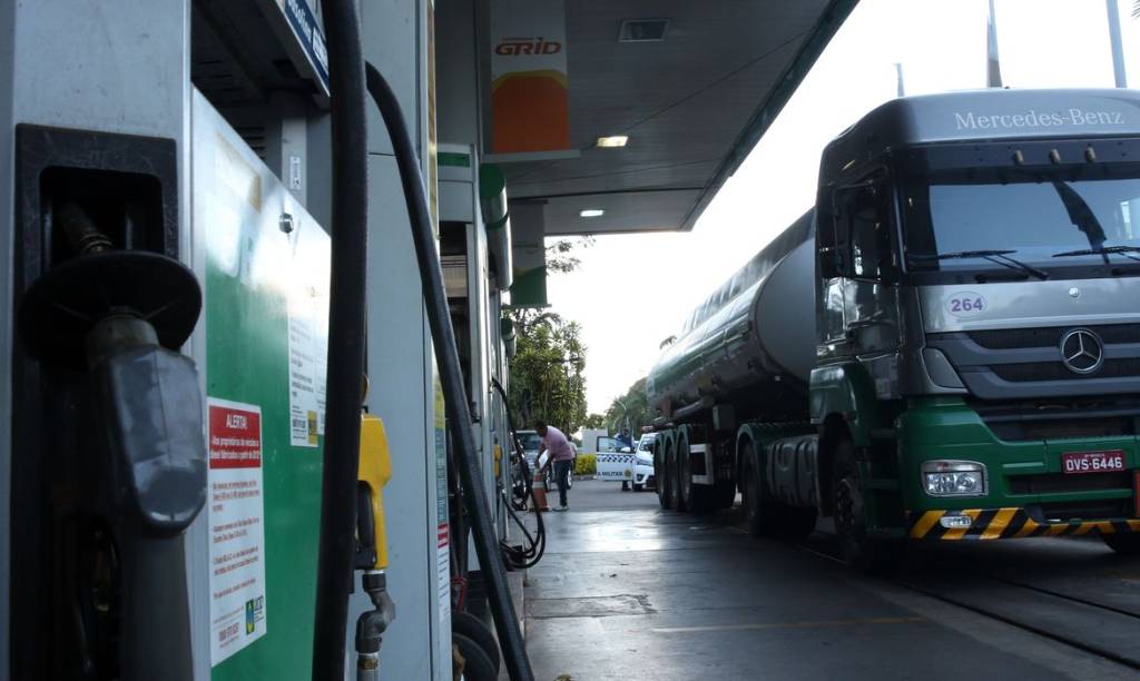 Preço do litro do diesel pode cair até 30 centavos nos próximos dias