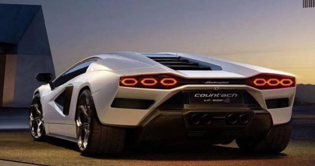 Countach 2 Lamborghini Countach LPI 800-4 branco em duas imagens