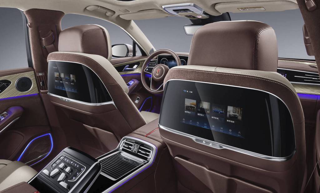 HONGQI H9 1 Interior do Hongqi H9 visto do banco traseiro