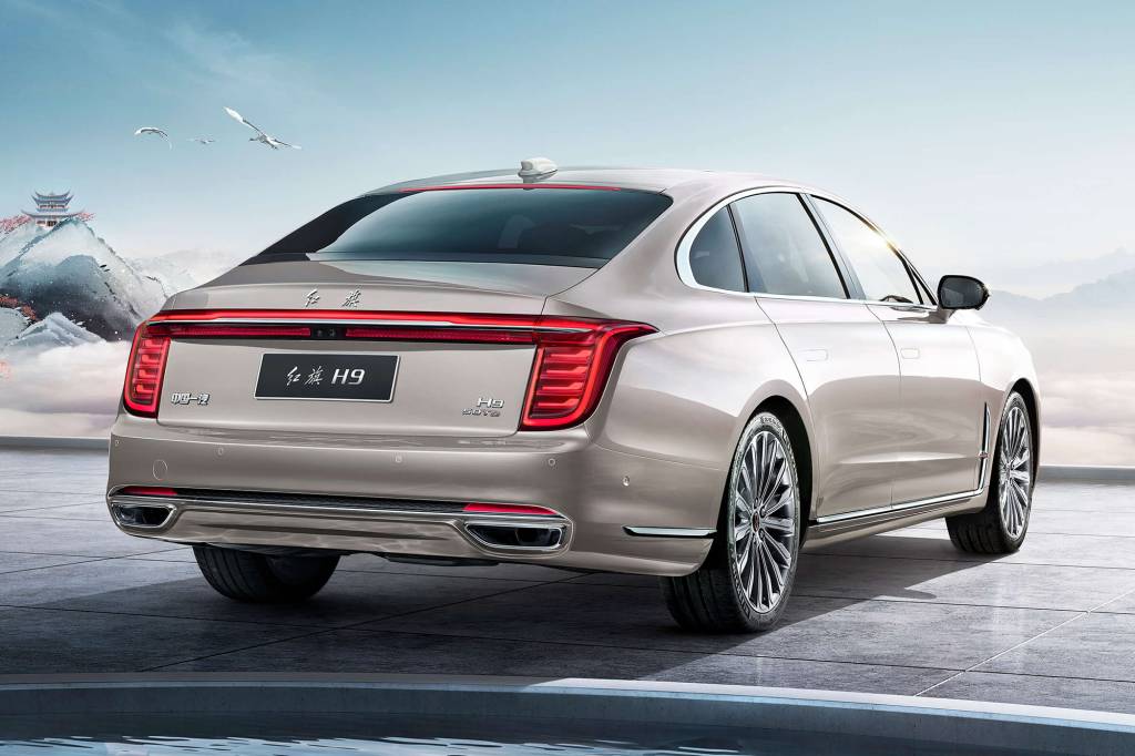 HONGQI H9 2 Hongqi H9 branco visto 3/4 de trás