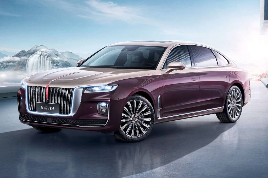 HONGQI H9 Hongqi H9 vermelho e bege visto 3/4 de frente