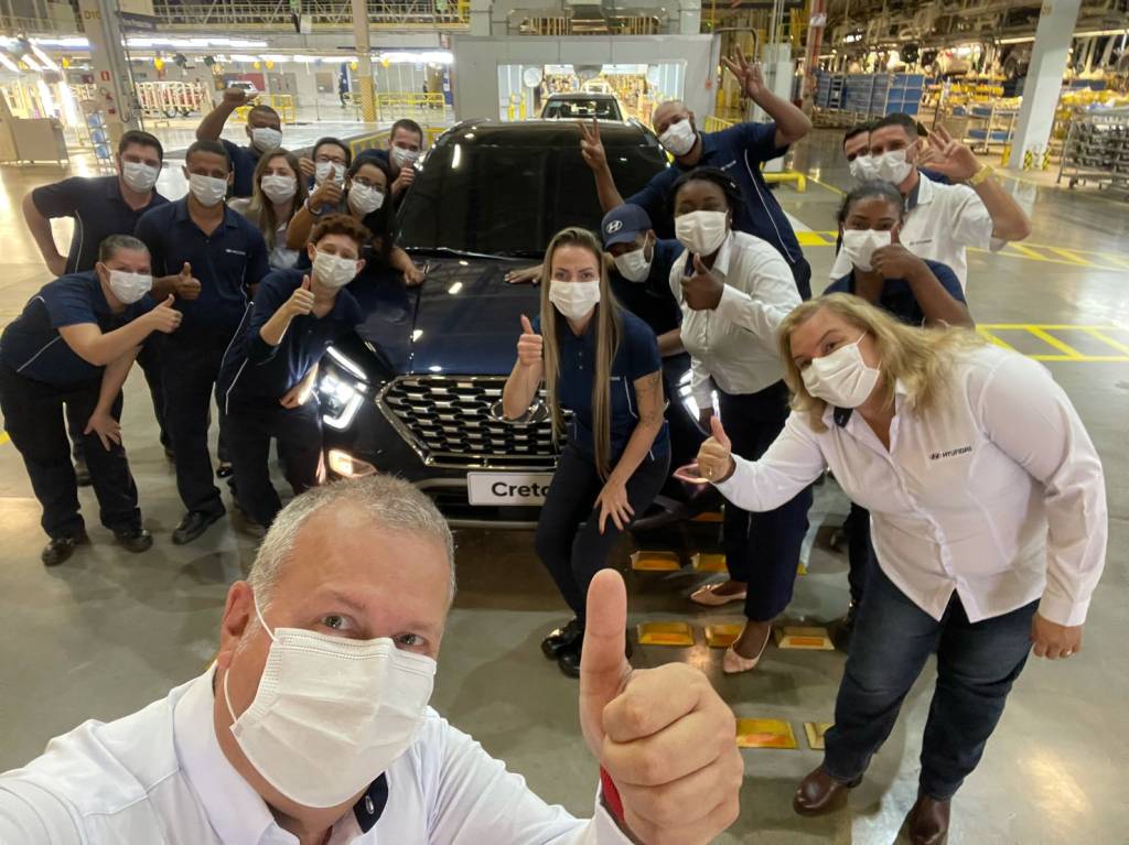 Hyundai Creta Brasil Selfie Autógrafos do novo Creta só não ocorreram por falta de polegar opositor. A marcação dos
