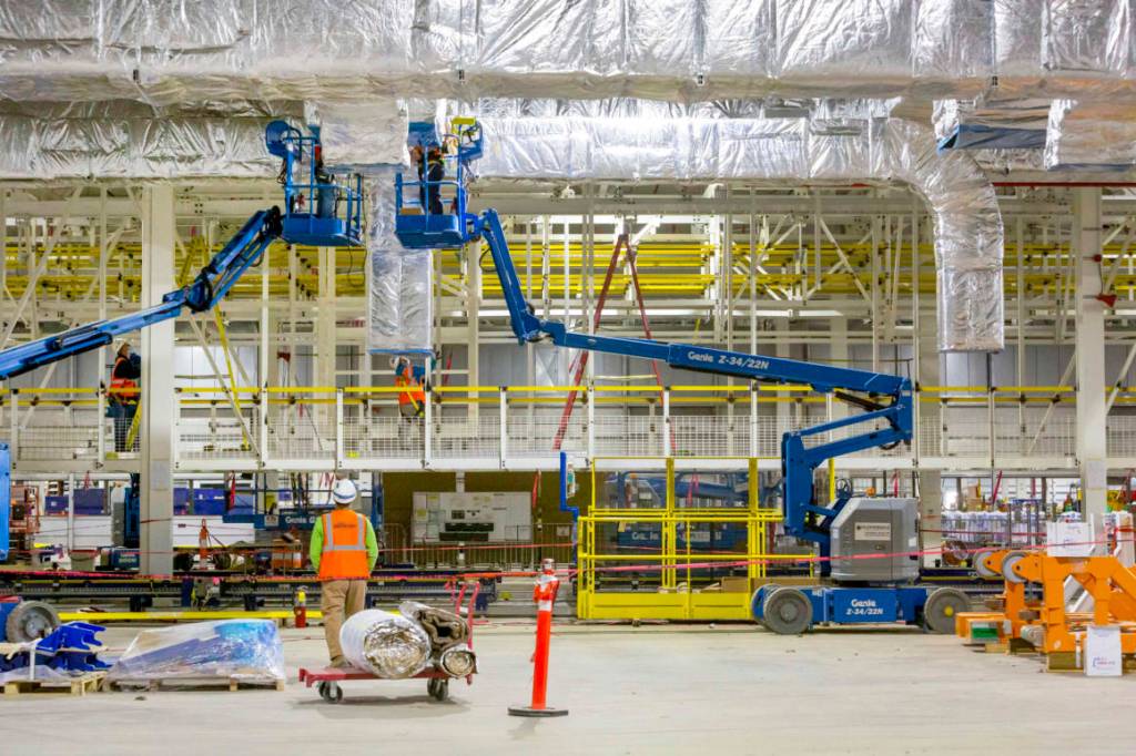 Renovations and new construction continue at the General Motors Construção de fábrica da GM no México