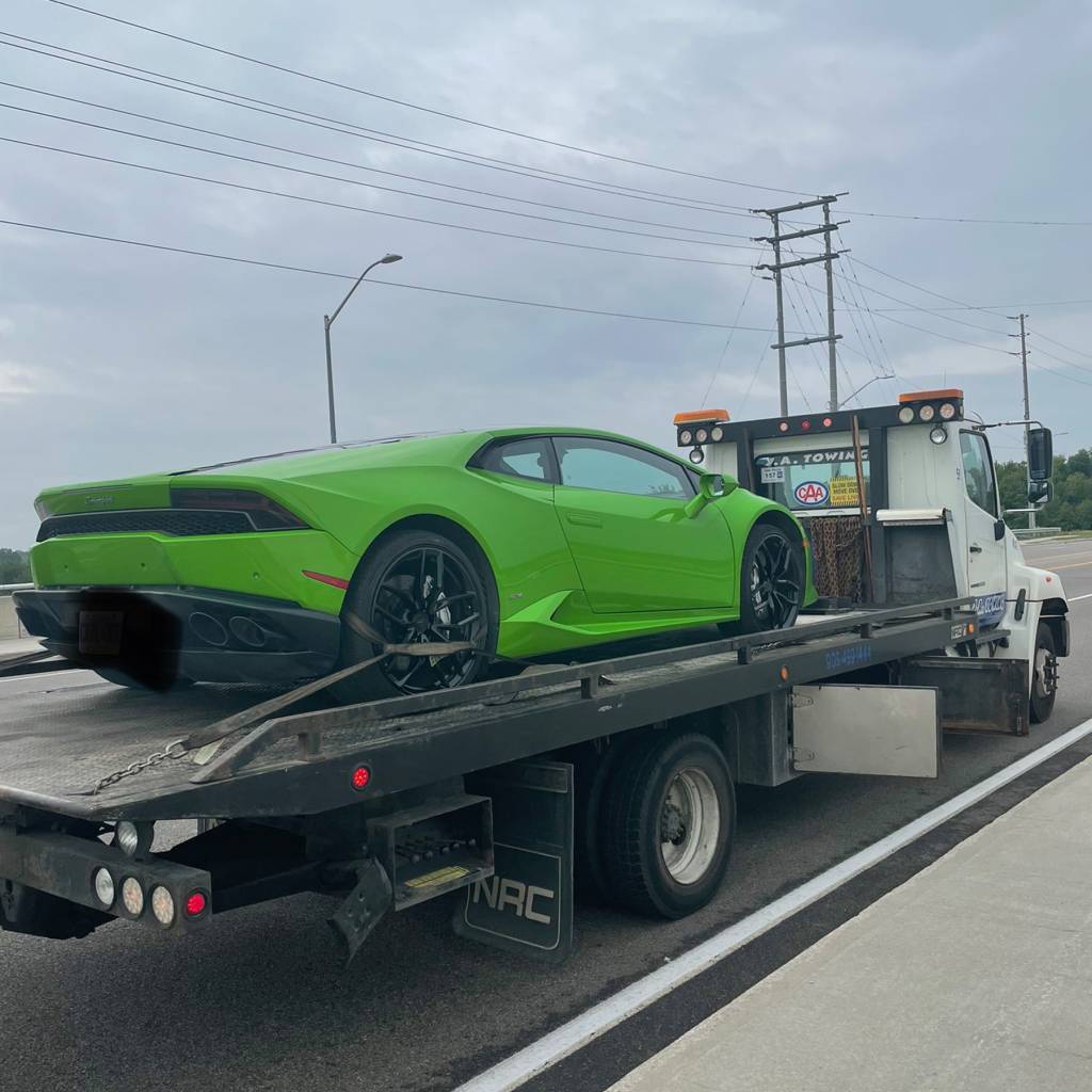 Homem aluga Lamborghini, é pego a 120 km/h e toma prejuízo de R$ 117.000