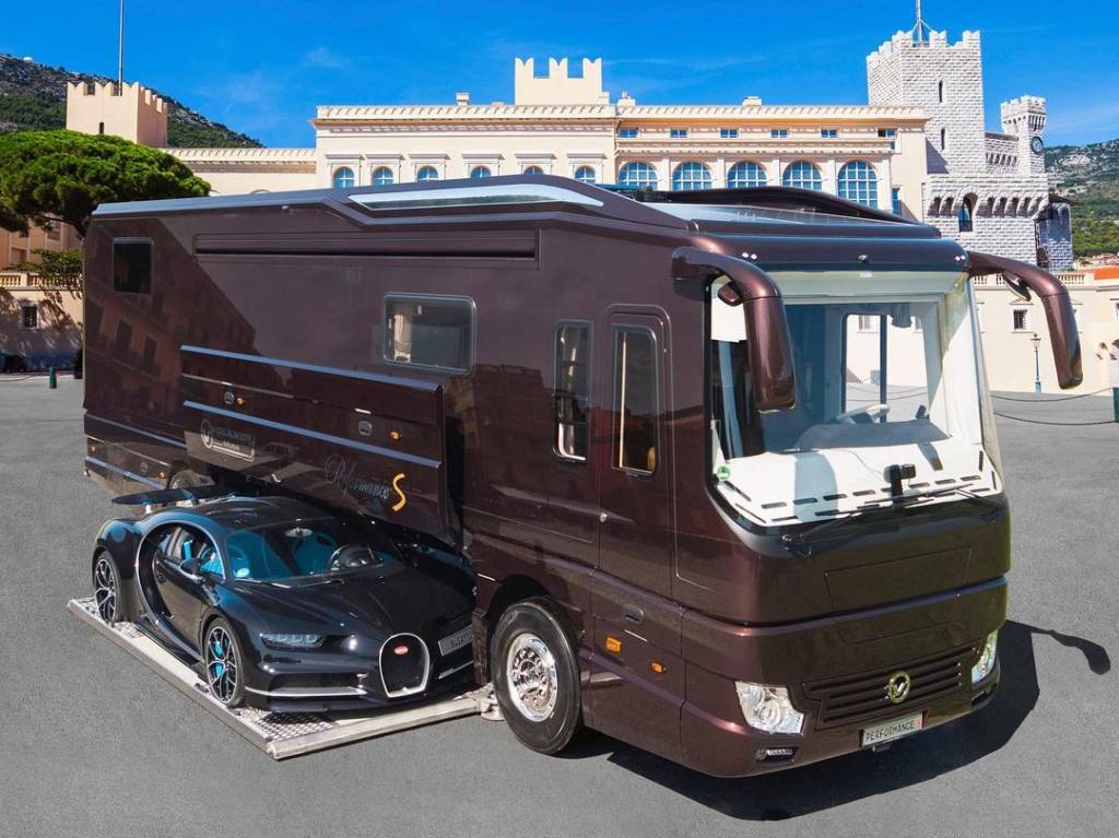 Motorhome de luxo custa mais de R$ 40 milhões e vem com Bugatti Chiron