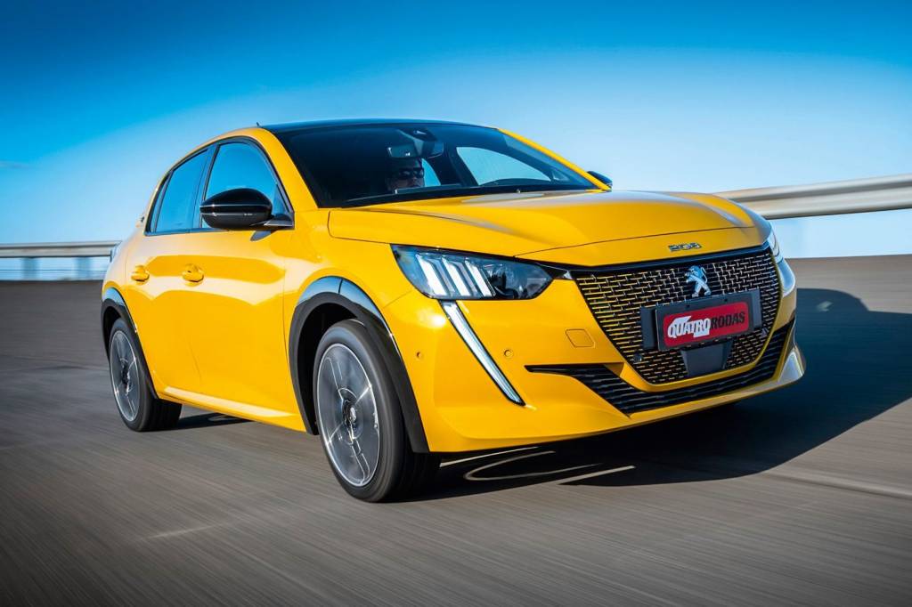 Peugeot e-208 sai de linha no Brasil para não sufocar o 2008 elétrico
