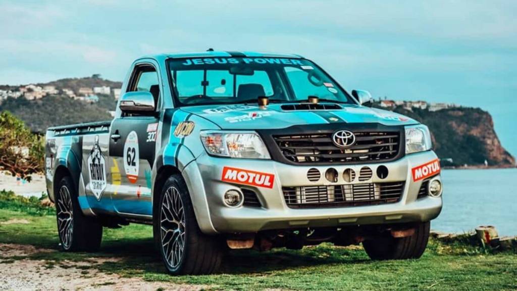 Hilux v12 monstra Hilux v12 monstra