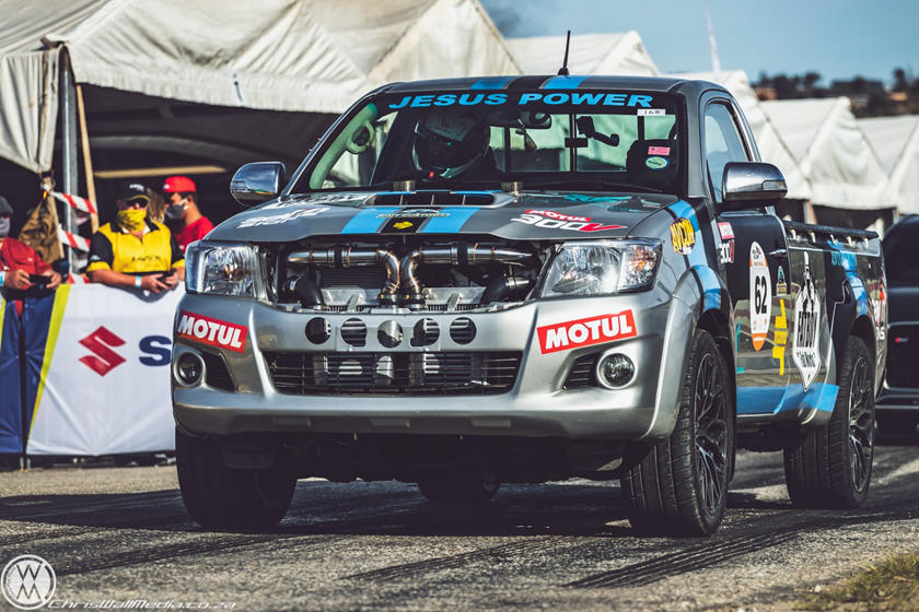 Toyota Hilux ‘monstro’ tem motor V12, mais de 540 cv e torque de caminhão