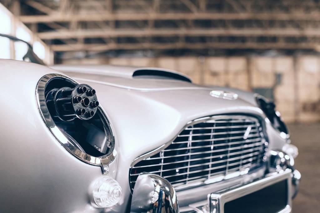 ASTON MARTIN DB5 JUNIOR 2 Aston Martin DB5 Junior prata visto 3/4 de frente