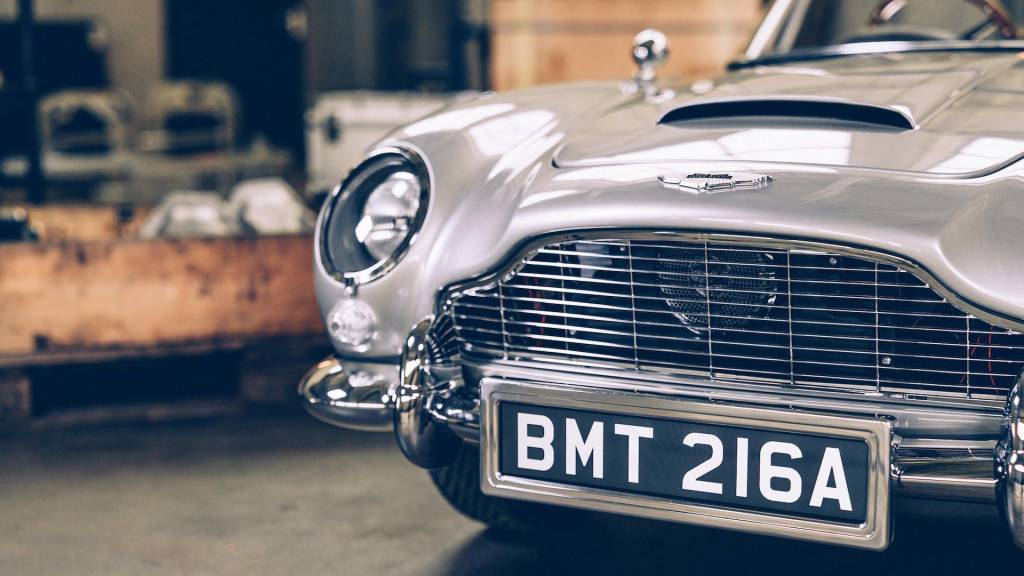 ASTON MARTIN DB5 JUNIOR 4 Aston Martin DB5 Junior prata visto 3/4 de frente