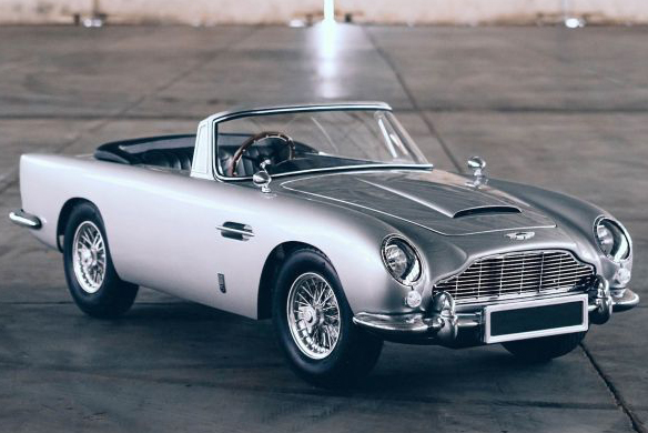 ASTON MARTIN DB5 JUNIOR 6 Aston Martin DB5 Junior prata visto 3/4 de frente