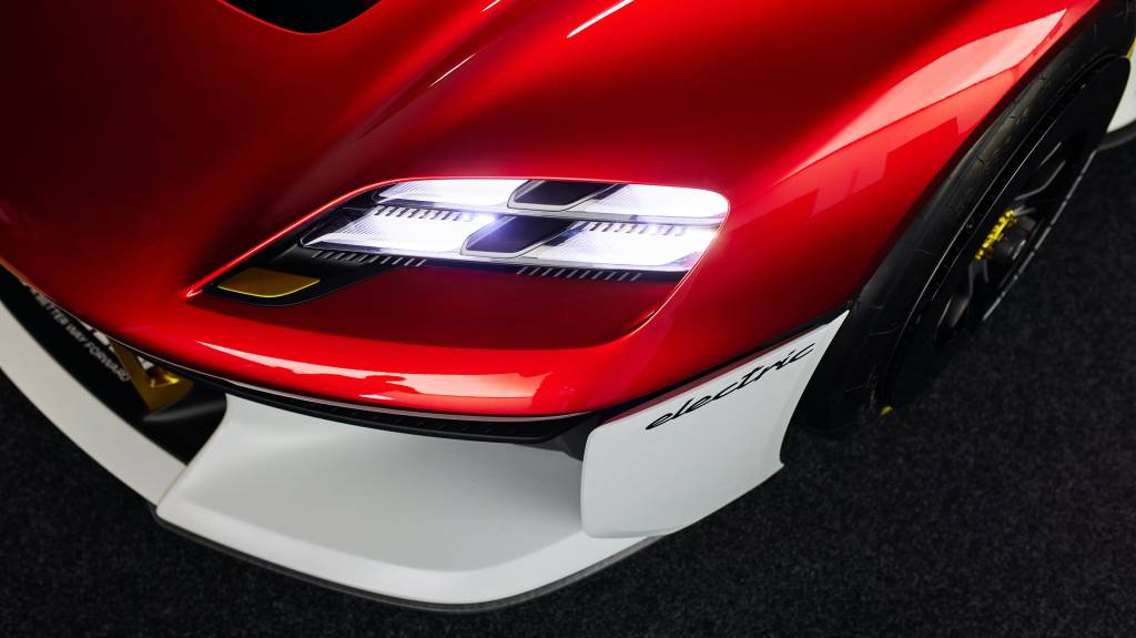 Carro-Conceito Porsche Mission R (9) Faróis têm estilo baseado na iluminação do Porsche Taycan