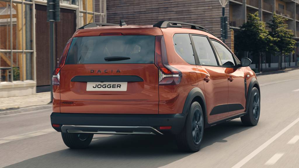 DACIA JOGGER (RJI) Dacia Jogger laranja vista 3/4 de trás