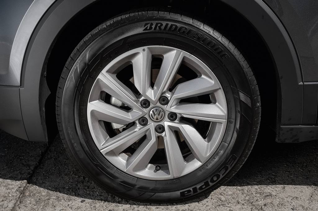 Comparativo: Nissan Kicks e Volkswagen T-Cross Comparativo: Nissan Kicks e Volkswagen T-Cross