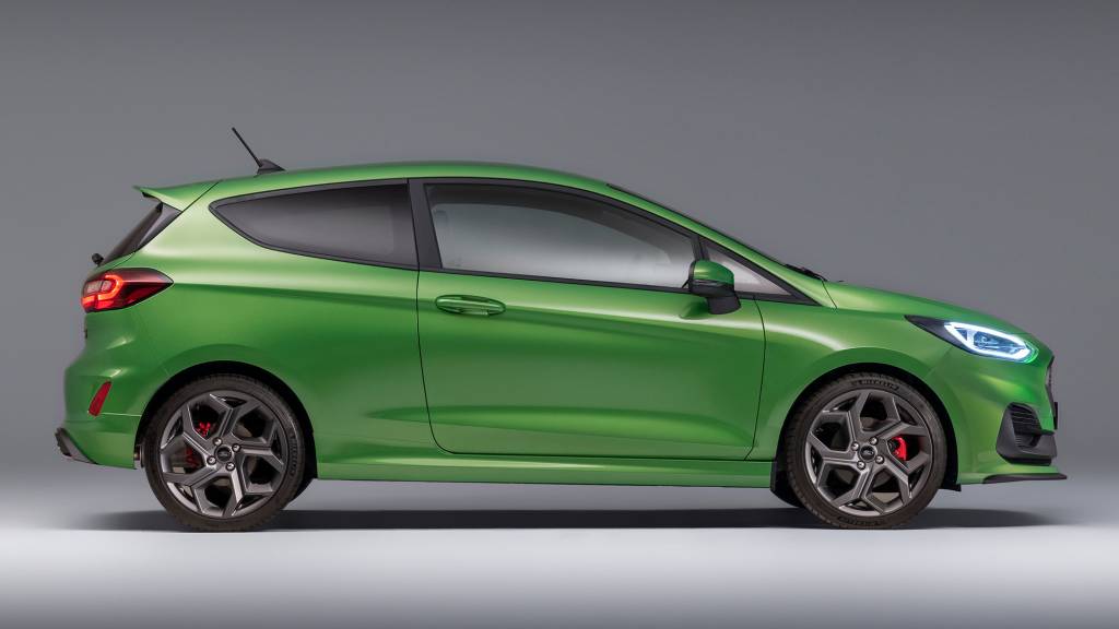 New FIesta – ST Ford Fiesta 2021 verde visto de lado
