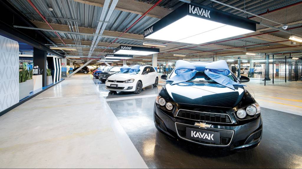 Como é comprar um carro usado sem test-drive na Kavak e na Creditas Auto