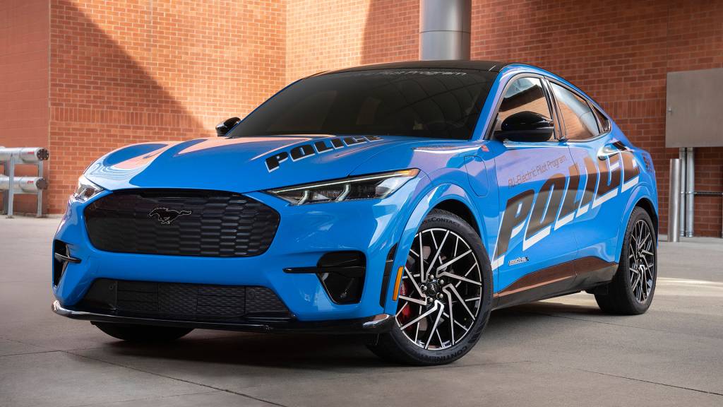 Mustang Mach-E é aprovado em testes para se tornar viatura policial