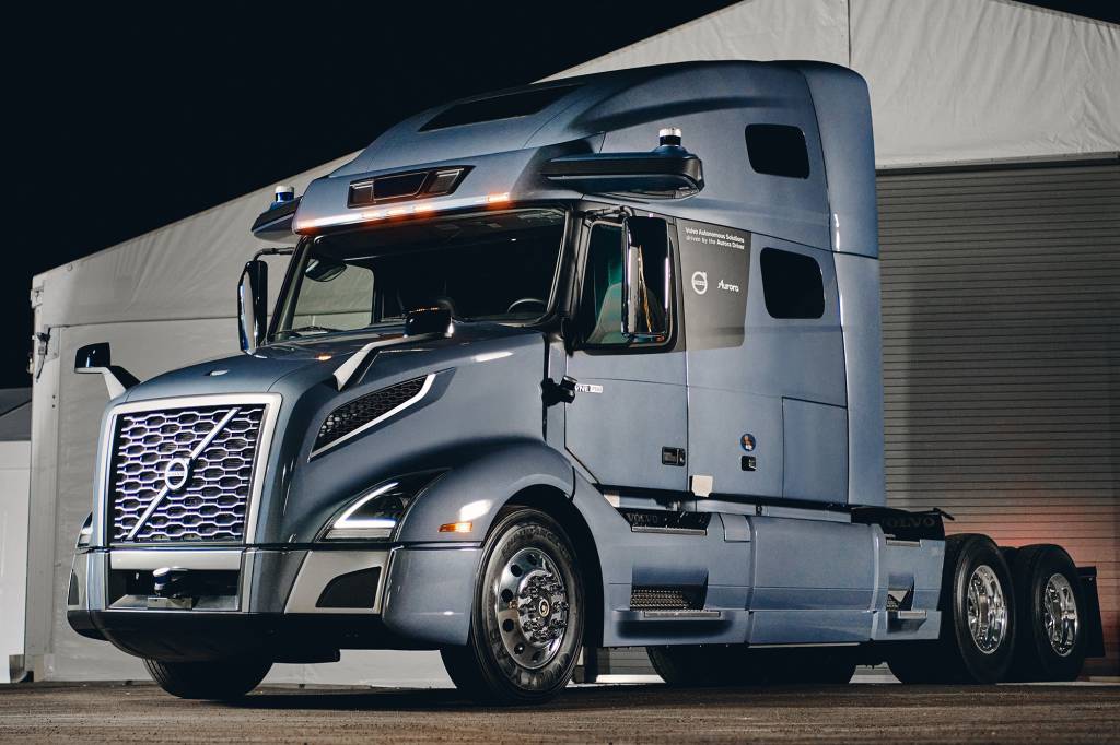 Volvo finaliza caminhão 100% autônomo criado para fazer em longas viagens