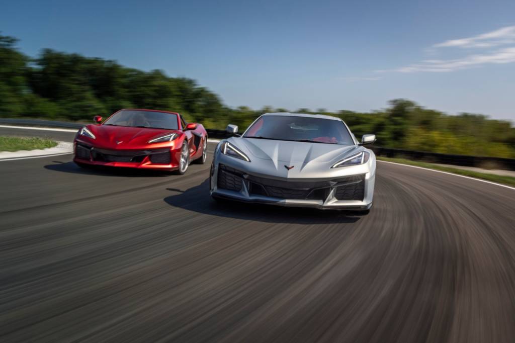 2023 Chevrolet Corvette Z06 2023 Chevrolet Corvette Z06 em movimento frontal