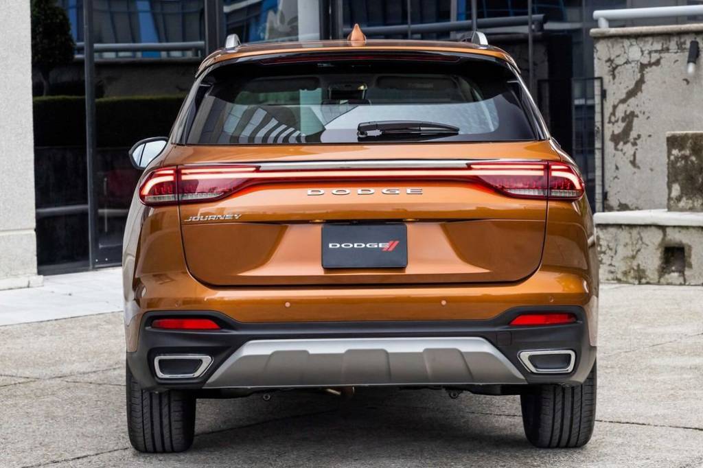 DODGE JOURNEY 2022 – 9 Dodge Journey 2022 cobre visto por trás