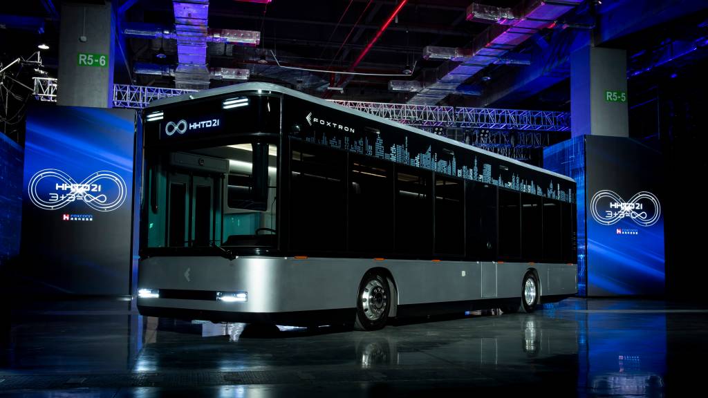 E_Bus鴻海電動巴士,以智能運輸作為定位的Model_T是一款智能風尚的都會運輸巴士,其高剛性車體防護設計,擁有良好車體防護_1634546022 Onibus Model T da Foxconn
