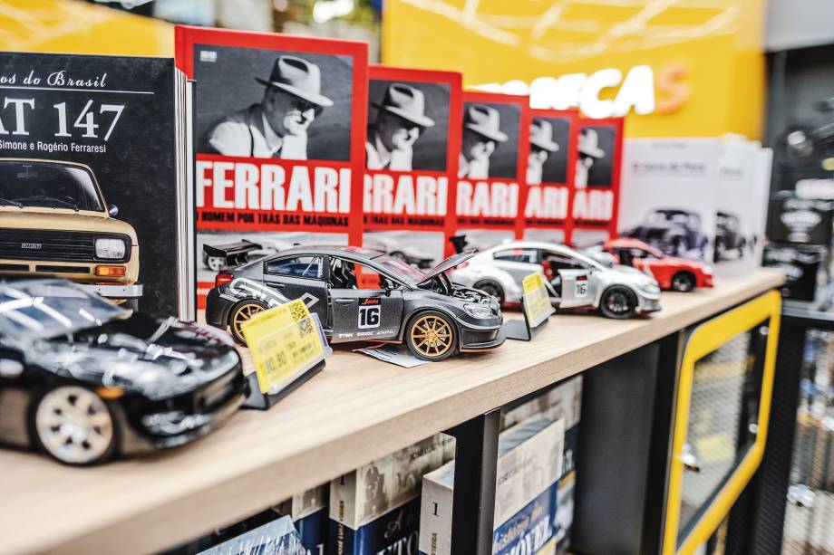 Miniaturas colecionáveis, livros, Miniaturas colecionáveis, livros,