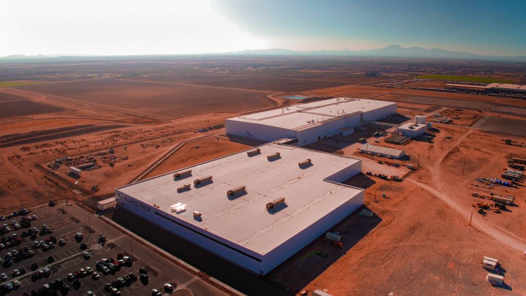 Fabrica Lucid Com forte incentivo estatal, Lucid construiu duas fábricas no Arizona que, esperam, produzirá até 30.000 carros por ano