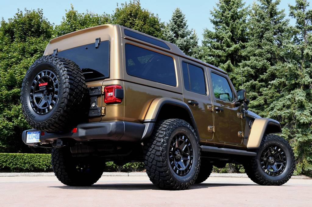 Jeep® Wrangler Overlook concept Jeep Wrangler Sahara Overlook bronze visto 3/4 de trás