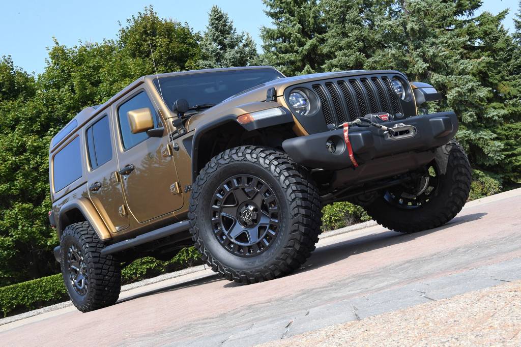 Jeep® Wrangler Overlook concept Jeep Wrangler Sahara Overlook bronze visto 3/4 de frente