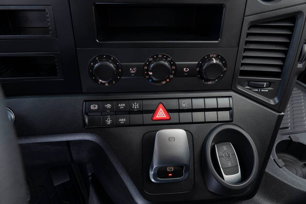 MERCEDES-BENZ AROCS Detalhes do interior do Mercedes-Benz Arocs