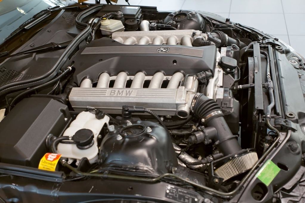 bmw-z3-v12-1999-0921-006-1024×682 Detalhe motor V12 do BMW Z3