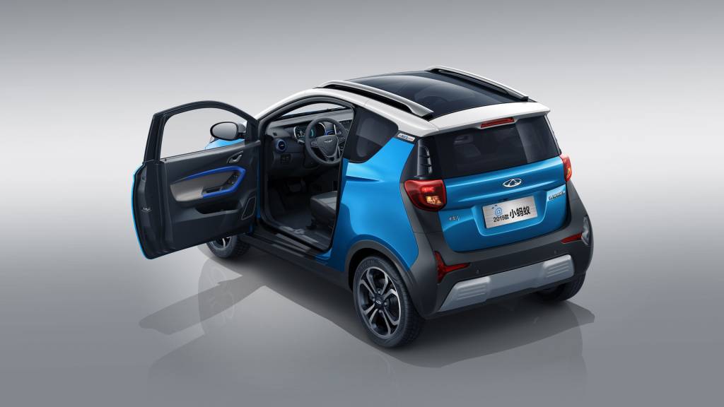 chery_eq1_79 São 3,1 m de comprimento, com 2,15 m entre eixos