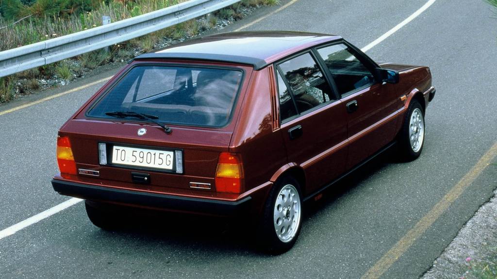 lancia_delta_hf_turbo_7 traseira Lancia Delta