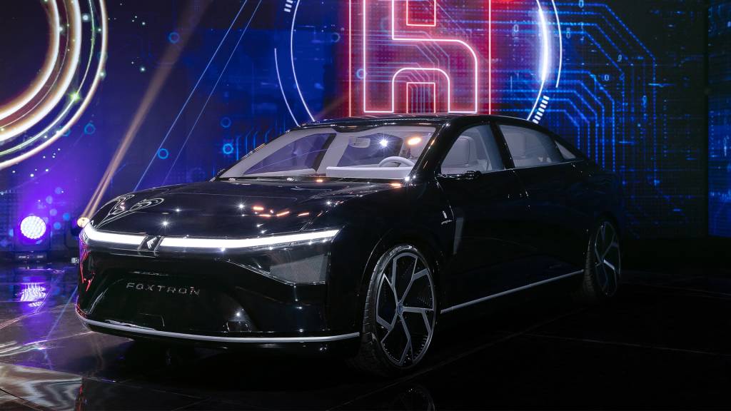 Fabricante do iPhone revela seus ônibus, sedã e SUV elétricos