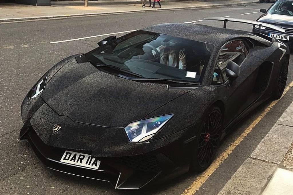Lamborghini Aventador cravejado de brilhantes é destruído por Zafira