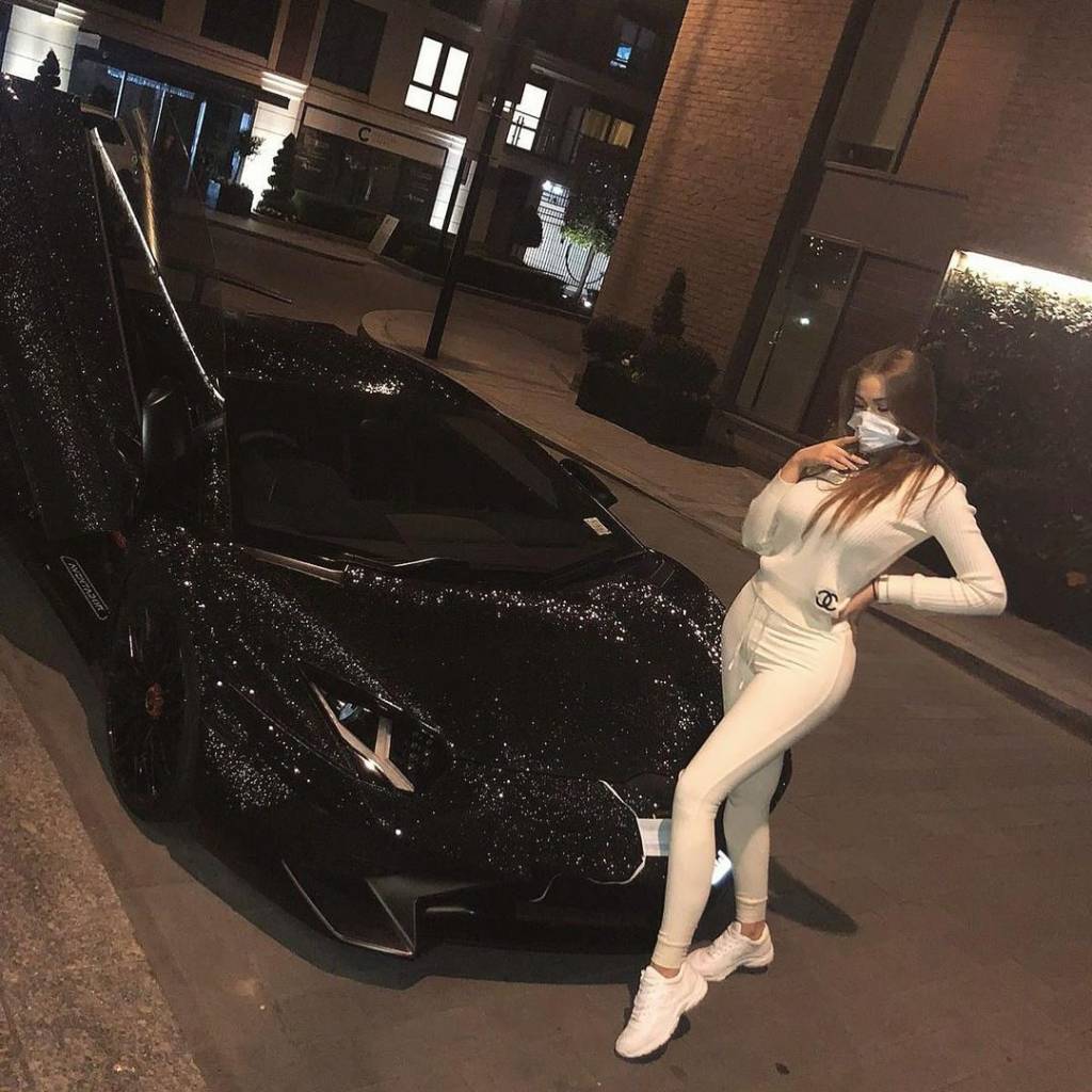 89924476_3138844612815144_3717446950588300349_n Modelo Russa e sua Lamborghini de diamantes