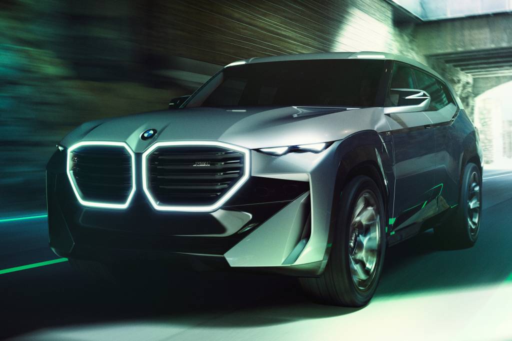 BMW XM é o primeiro SUV criado pela divisão M e tem até tela curva