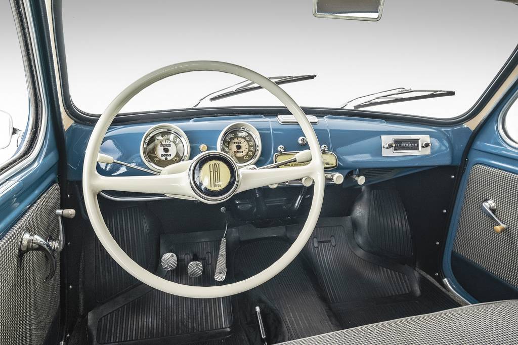 _FLP2481 Painel do Fiat 1100 visto do banco do motorista