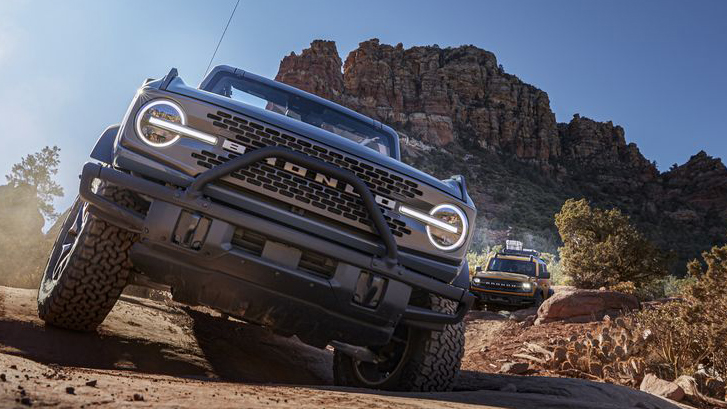 FORD BRONCO RAPTOR 1 Ford Bronco Raptor com camuflagem visto de baixo