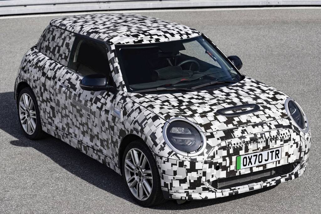 MINI 2023 3 Mini Cooper 2023 camuflado visto 3/4 de frente