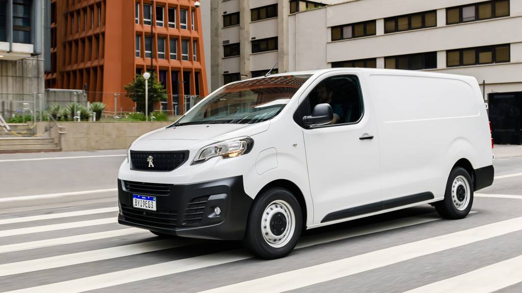 PEUGEOTeEXPERT_35 Em versão única, furgões trazem acendimento automático dos faróis e sensor de estacionamento traseiro