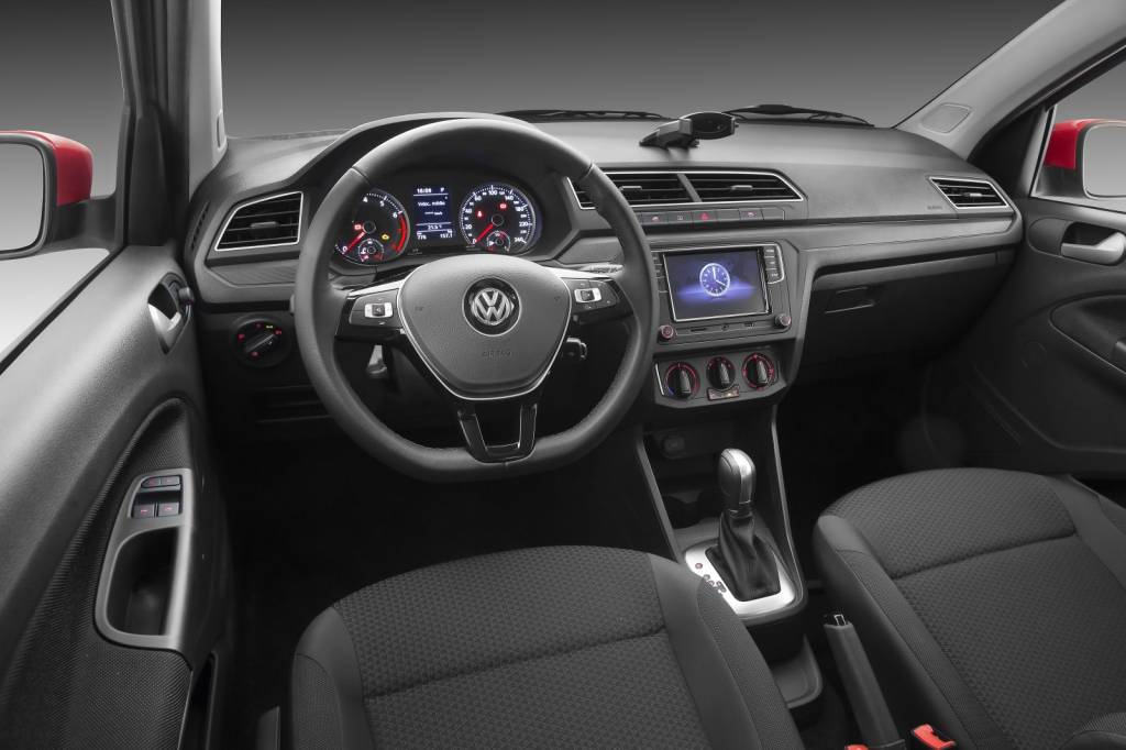 volkswagen_gol_5-door_18 Painel do VW Gol com câmbio automático