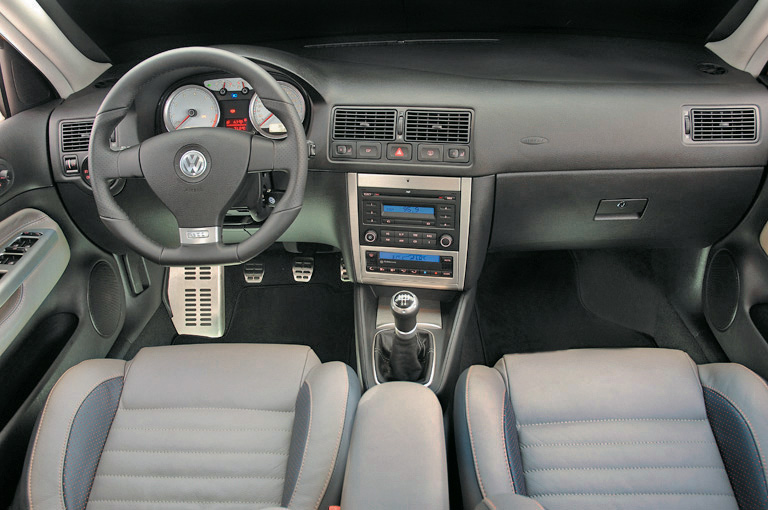 Interior do Golf GTI, da Volkswagen, modelo 2007, durante teste comparativo da revista Quatro Rodas.