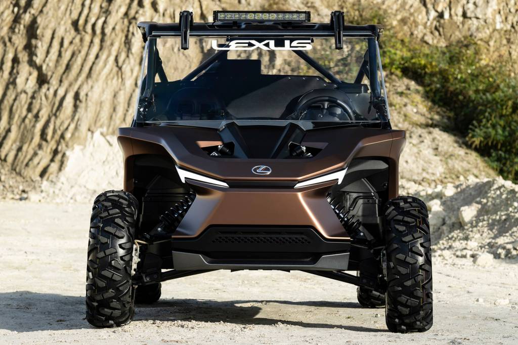 LEXUS ROV 12 Lexus ROV bronze visto de frente