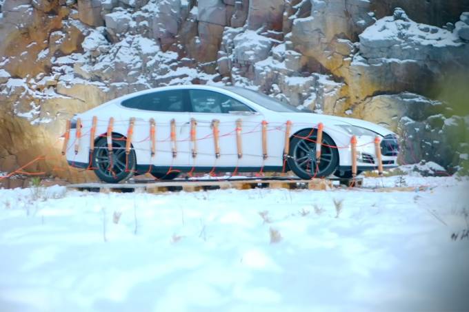 Tesla-model-s-dinamite