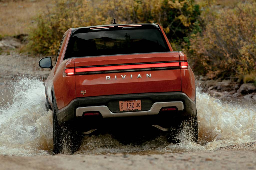 2022-Rivian-R1T-18 2022-Rivian-R1T-18
