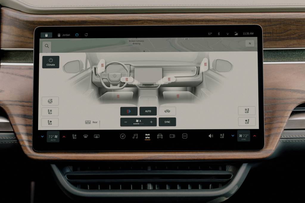 2022-Rivian-R1T-LE-02 Estilo Tesla: até os comandos de ar-condicionado são feitos pela central multimídia
