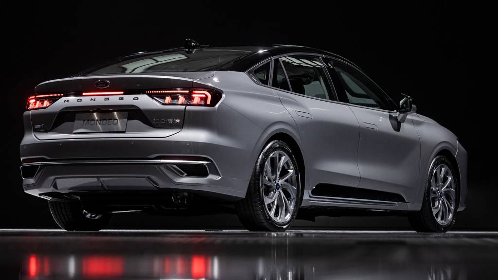All-new Mondeo Traseira com lanternas não são ao estilo do Mustang por acaso