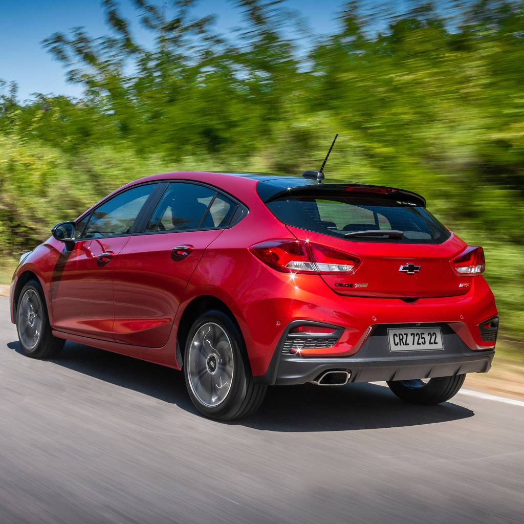 Chevrolet Cruze RS Chevrolet Cruze RS vira única opção do hatch; sedã ganha versão Midnight