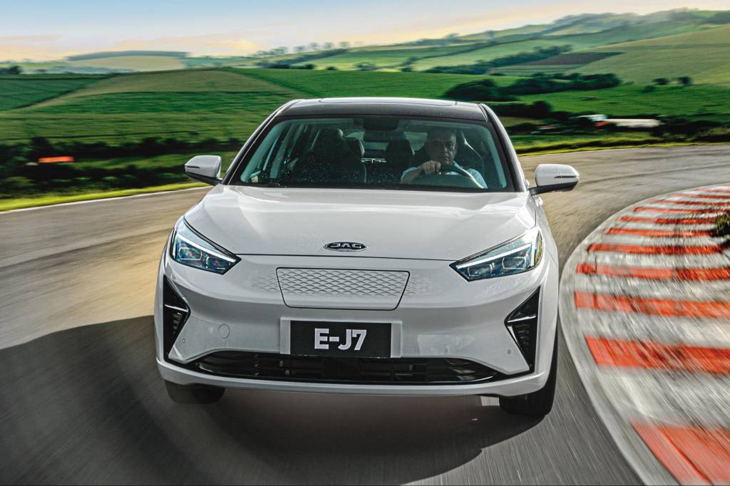 JAC e-J7 (3) JAC e-J7